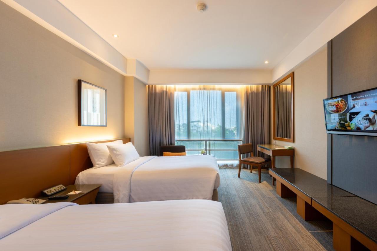 Grand Richmond Stylish Convention Нонтхабури
